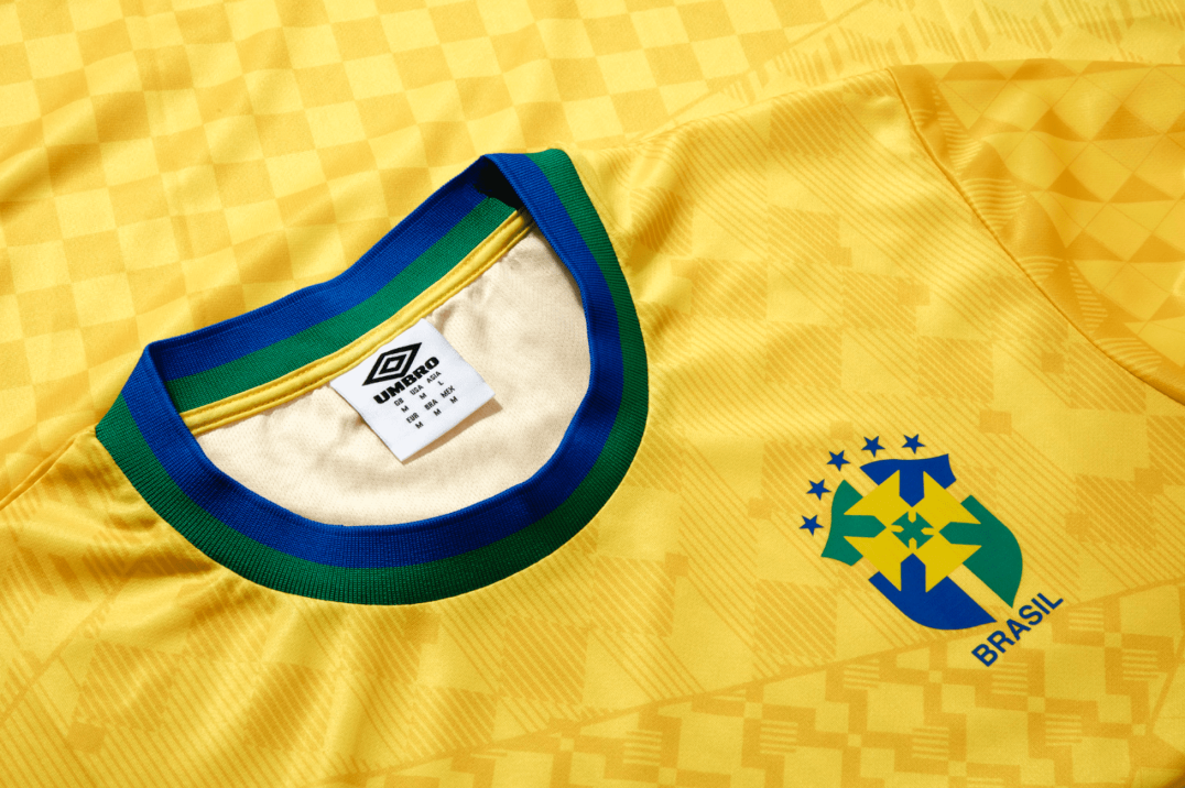 Camiseta Umbro Brazil Iconic Graphic Jersey Empire Yellow