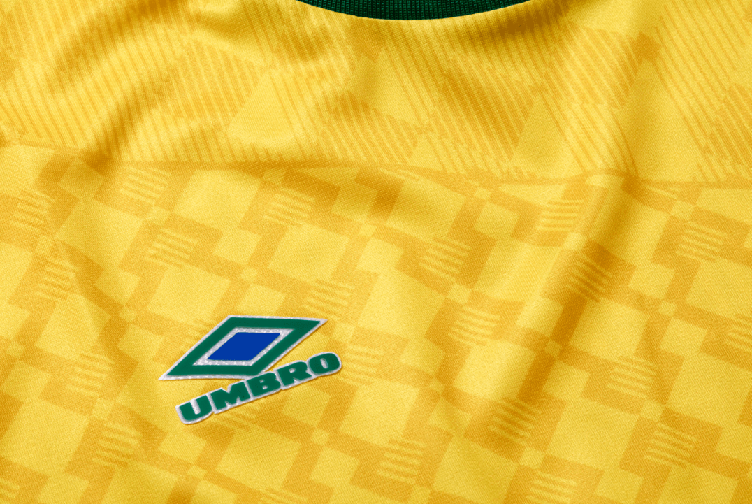 Camiseta Umbro Brazil Iconic Graphic Jersey Empire Yellow