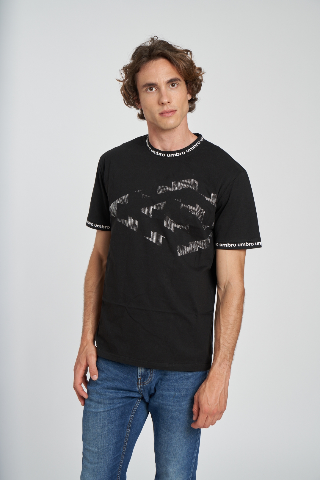 Camiseta Umbro Fornax Negra