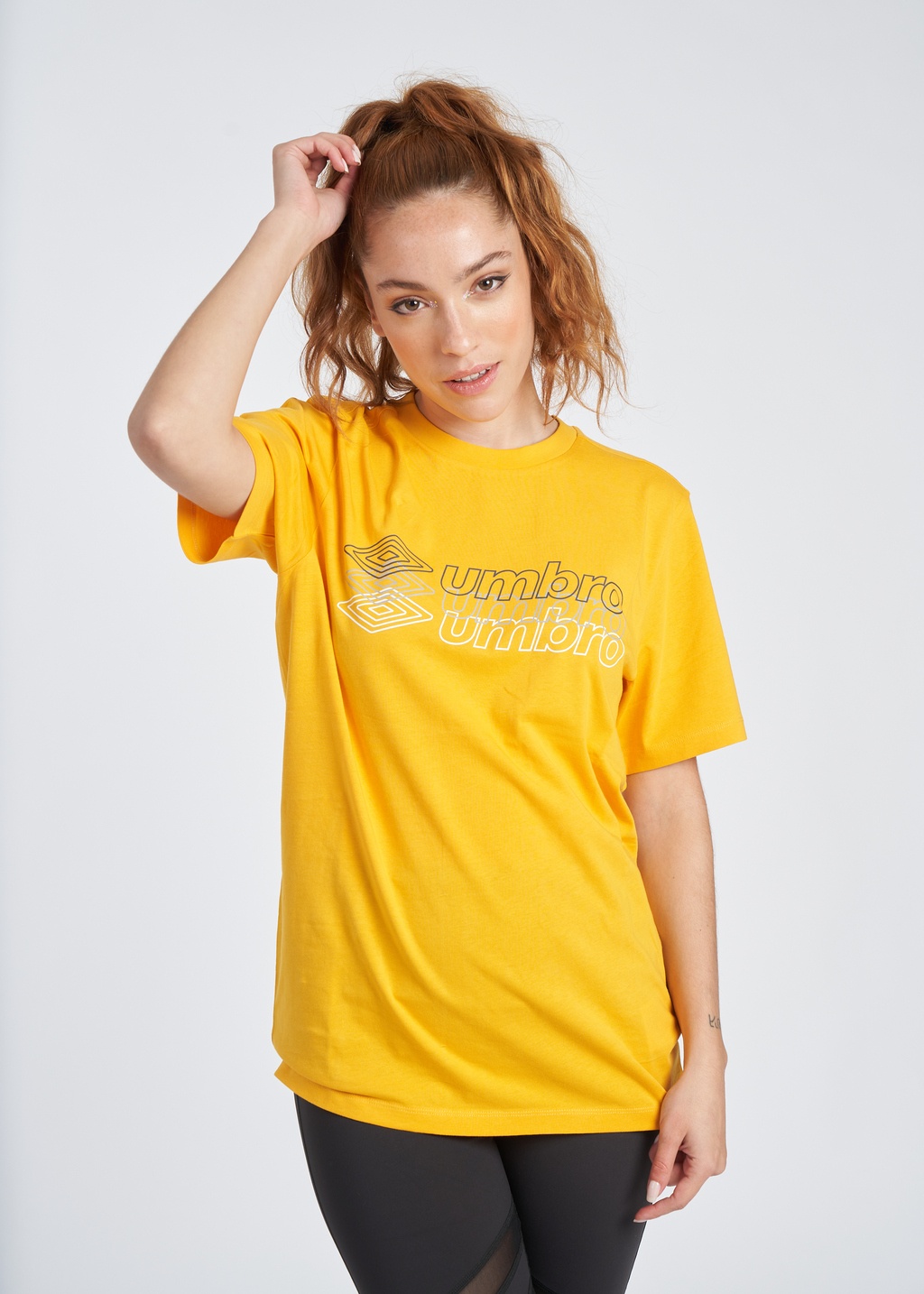 Camiseta Umbro Linear Repeat Graphic Tee Gold