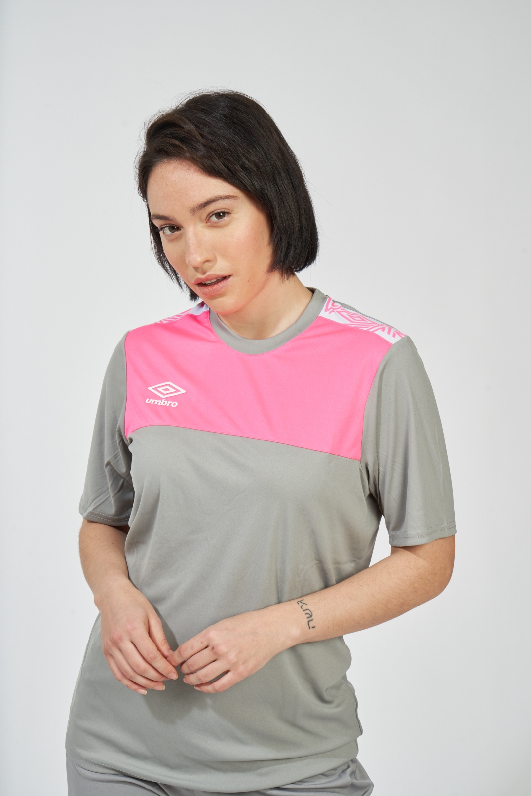 Camiseta Umbro Ness Grey / Pink