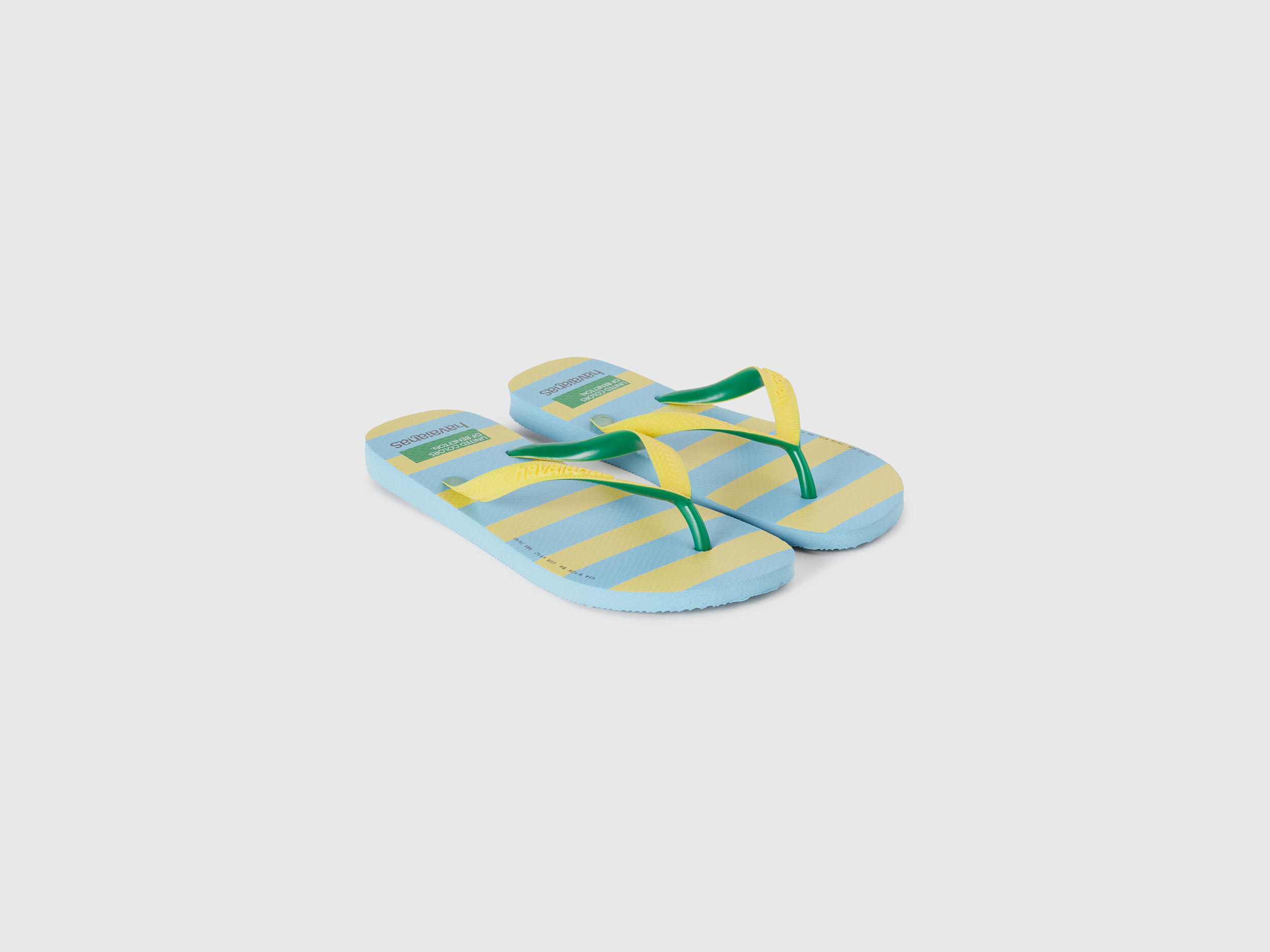 Chanclas Havaianas de rayas amarillas y celestes