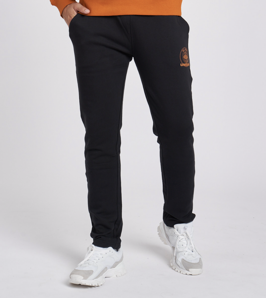 PANTALÓN UMBRO COLLEGIATE GRAPHIC JOGGER BLACK