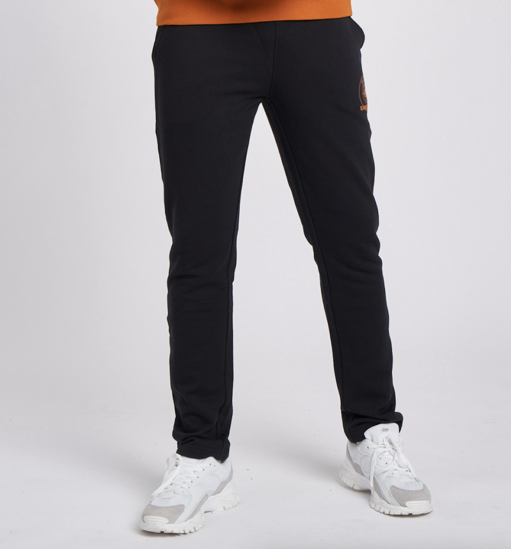 PANTALÓN UMBRO COLLEGIATE GRAPHIC JOGGER BLACK