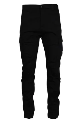 Pantalón negro estilo cargo con minilogo lente