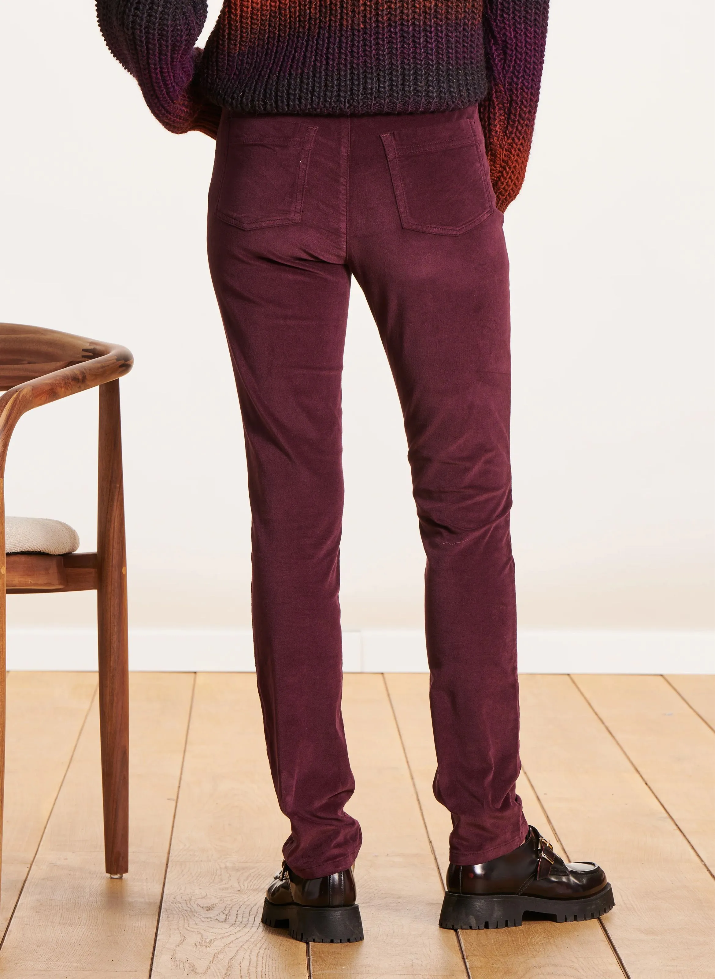 Pantalón slim de mezcla de algodón orgánico en violeta