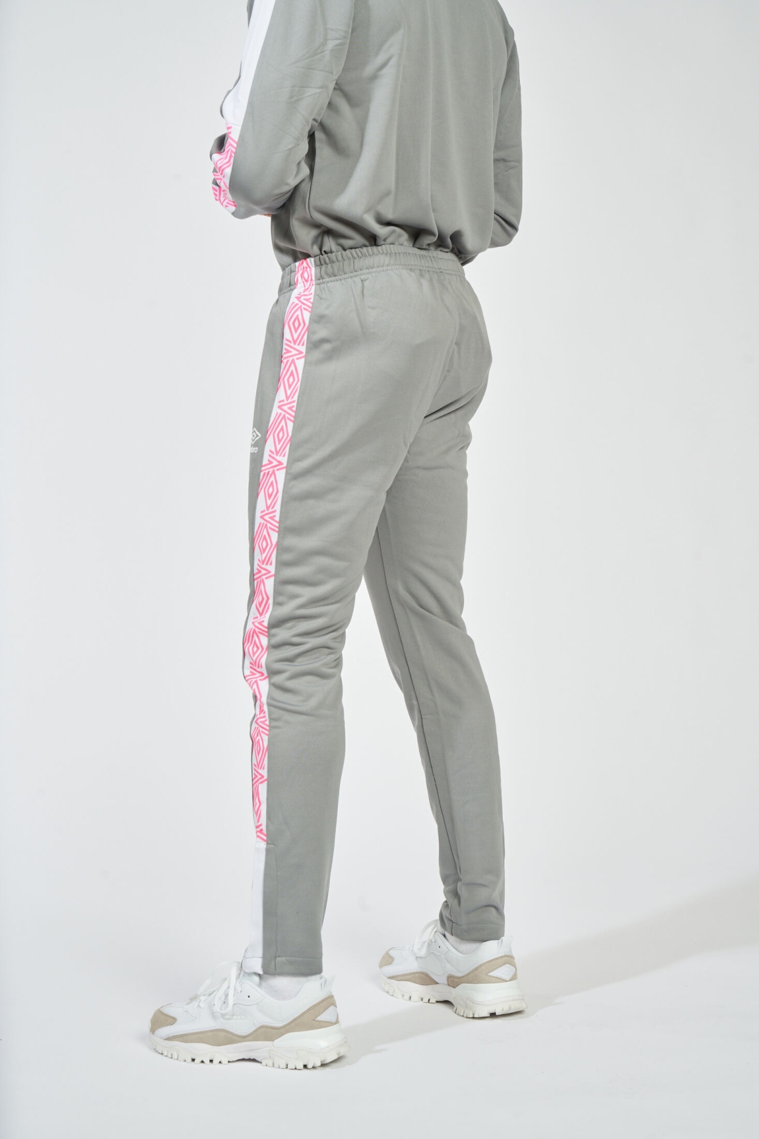 Pantalón Umbro Eyre Grey / Pink