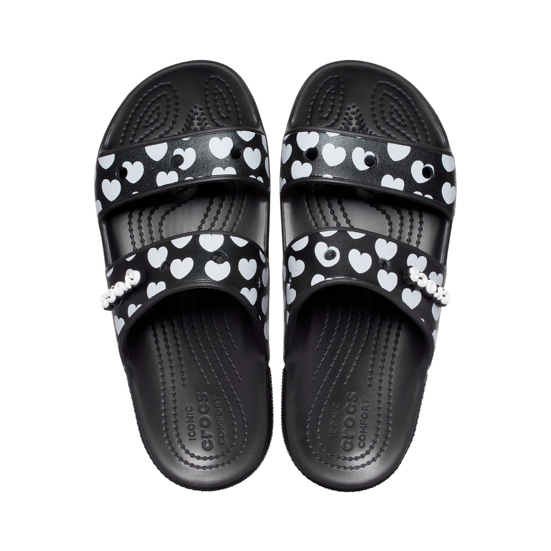 Sandalia Crocs Classic Heart Print Black/White