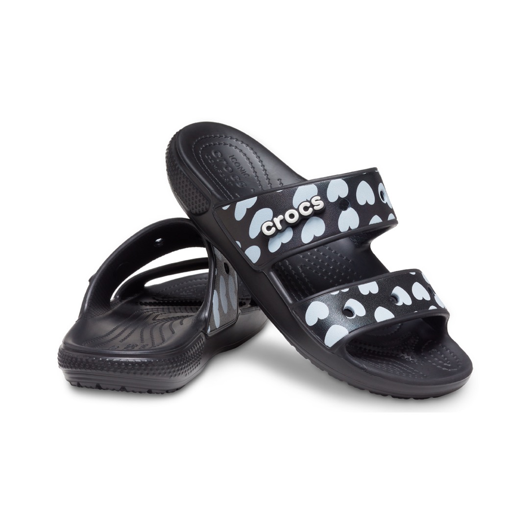 Sandalia Crocs Classic Heart Print Black/White